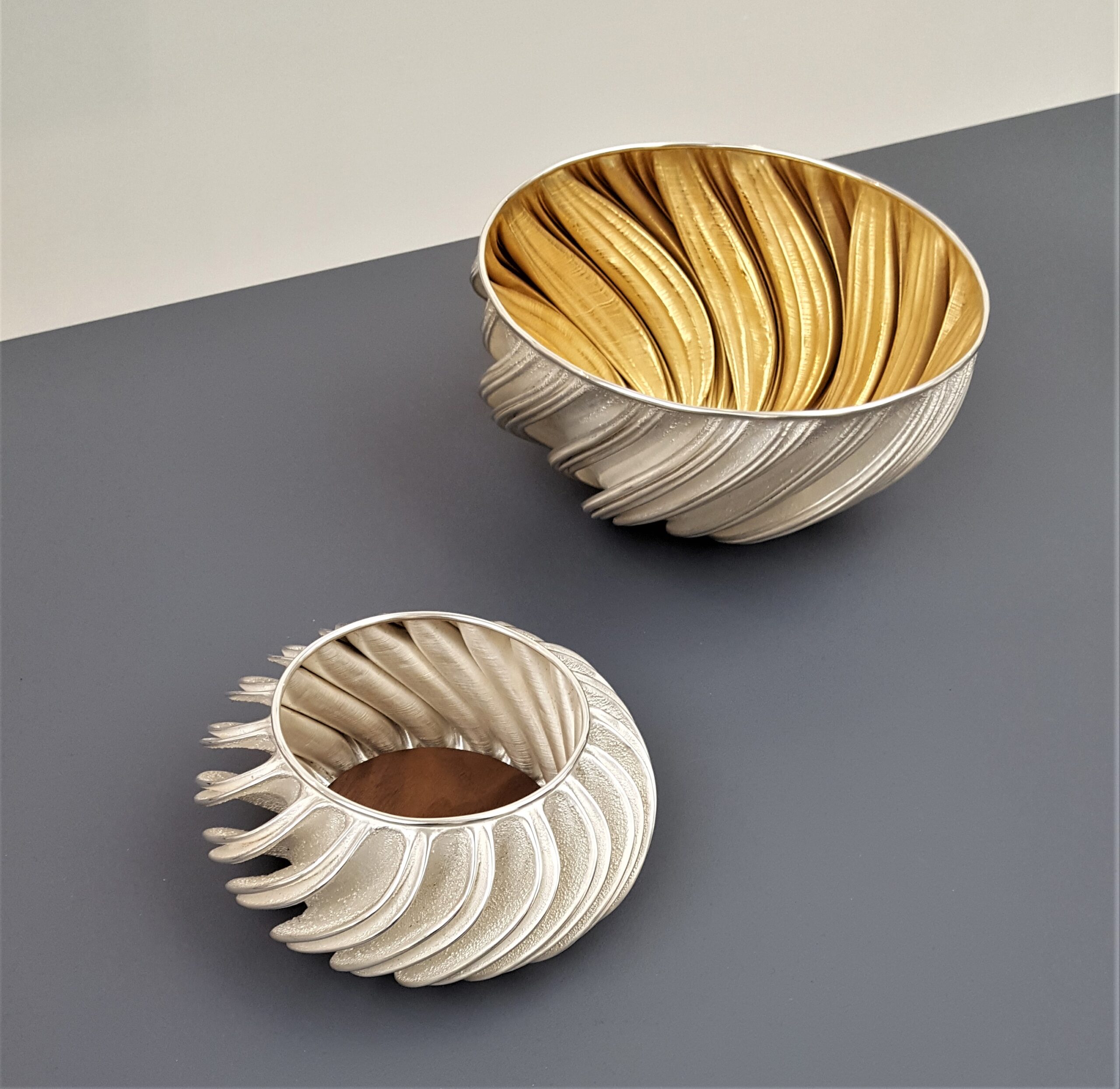 Ryan McClean, Fractal Wine Coaster with walnut insert, 2018, 999 silver and walnut, and Fractal Bowl, 2018, fine silver and gold plated interior, photo: Emma Boden