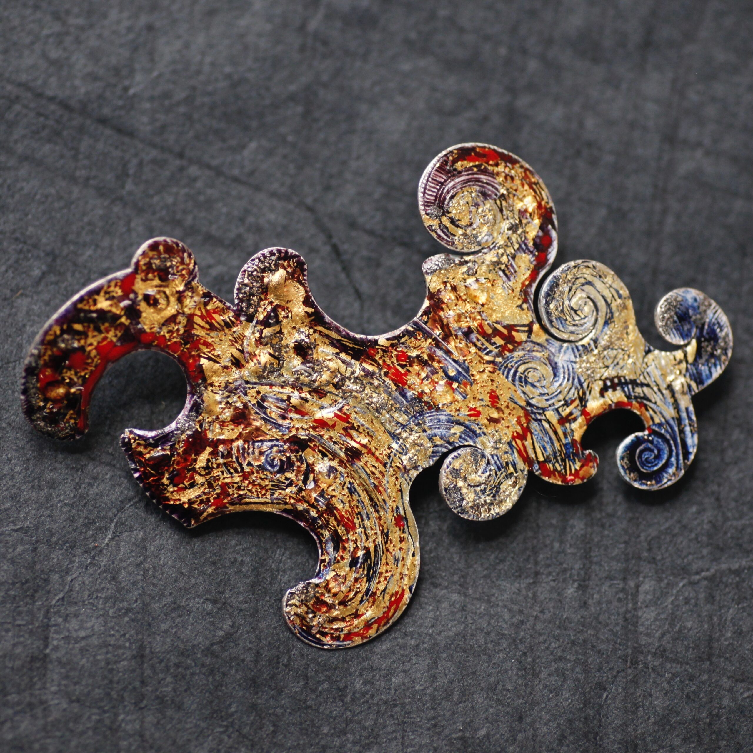 Stormcloud, enamel brooch in collaboration with Jane Short, 2015, H 9 x 6.3 cm © Philippa Swann