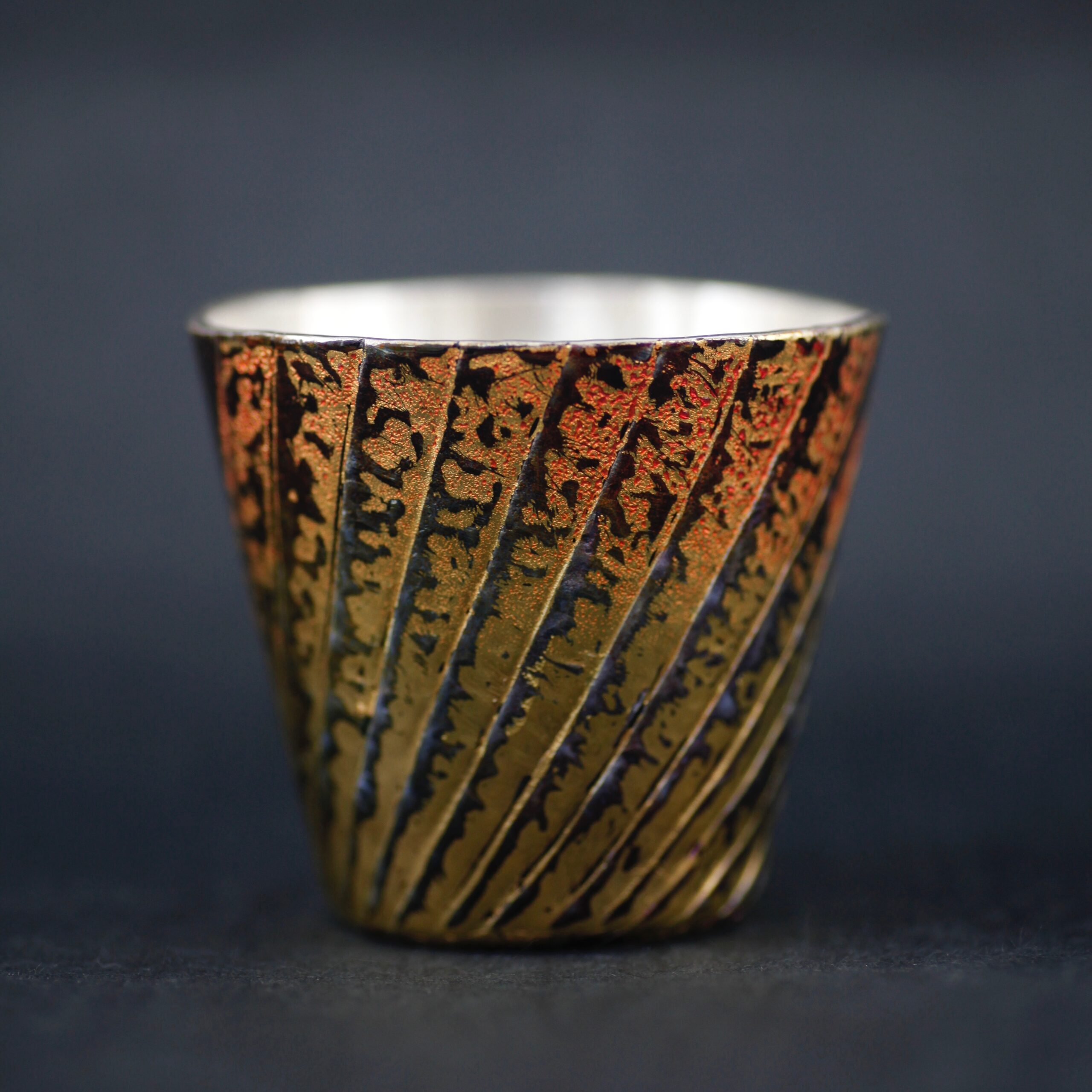 Spectrum, enamel beaker in collaboration with Jane Short, 2016, fine silver (999), H 6.5 x circ. 7 cm © Philippa Swann